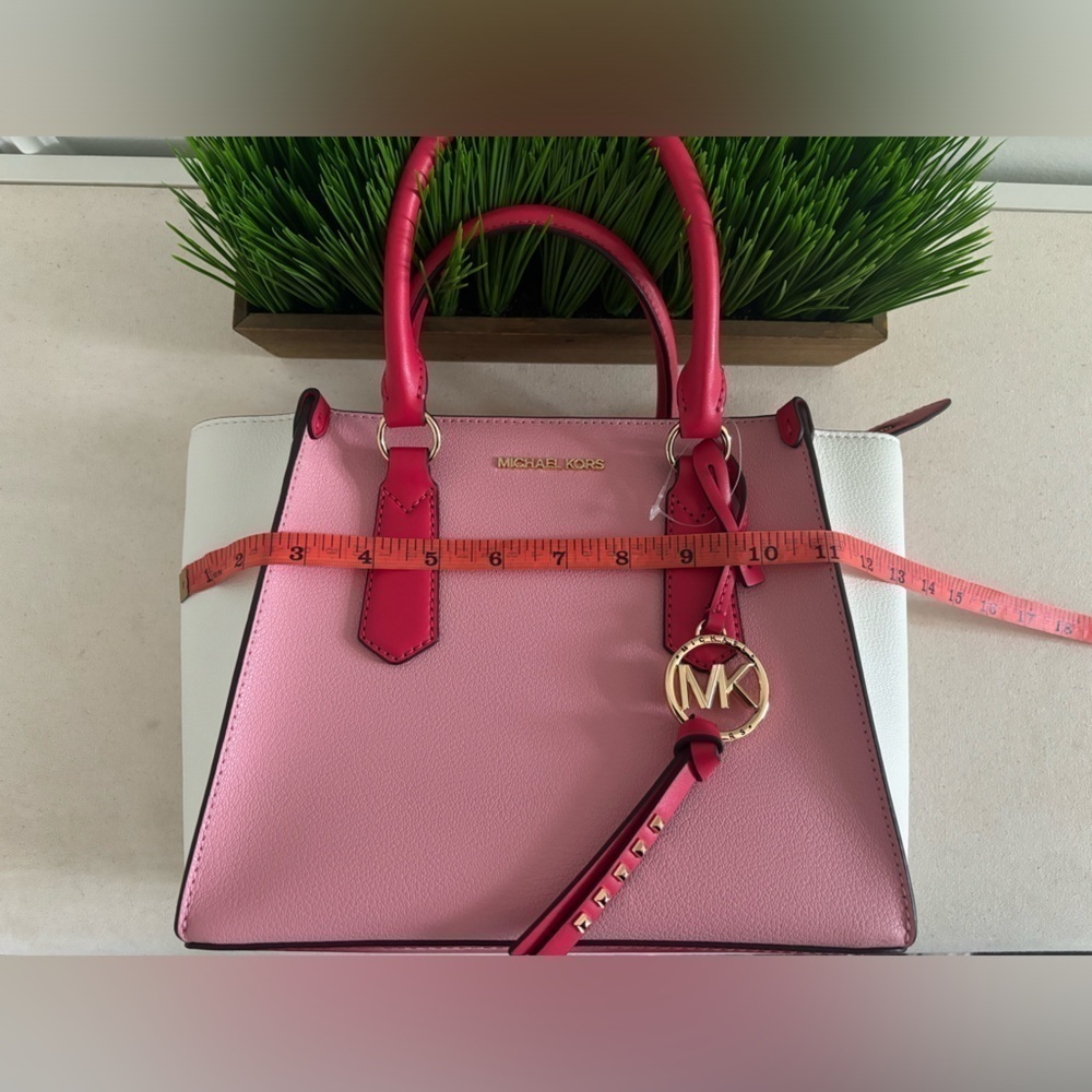 MICHAEL MICHAEL KORS NEW
KRIS Medium Leather Satchel /Crossbody Bag - Picture 10 of 11